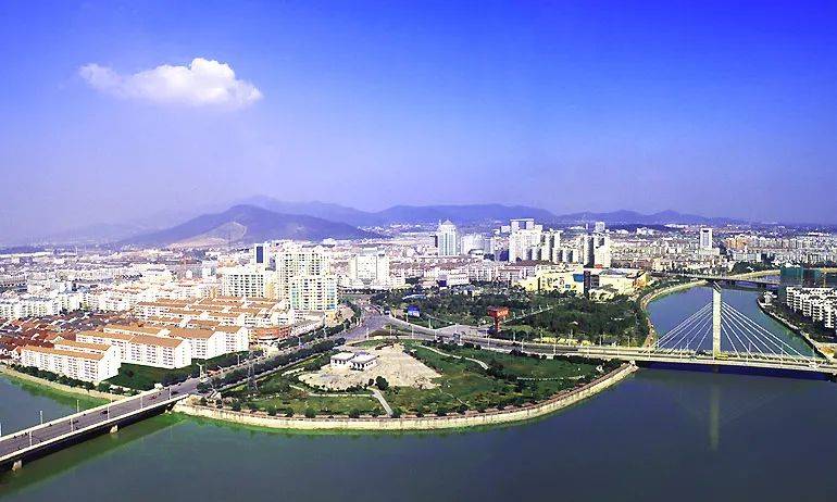 古韵浙江，传统服饰下的山水舞台